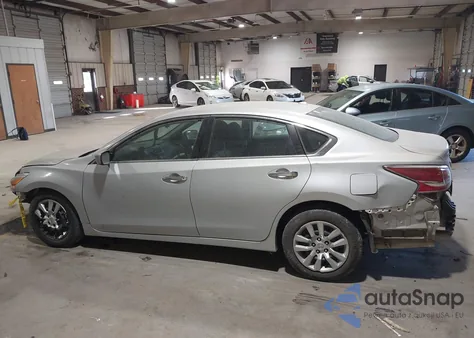 2015 Nissan Altima 2.5/2.5 S/2.5 Sl/2.5 Sv z USA, uszkodzony, nr VIN 1N4AL3AP1FN874366